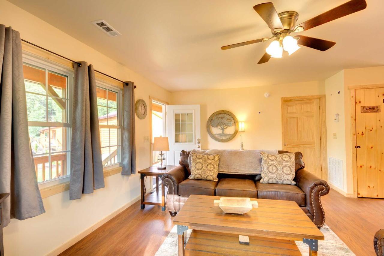 Cozy Cabin On Tuckasegee River - Near Bryson City Exterior photo