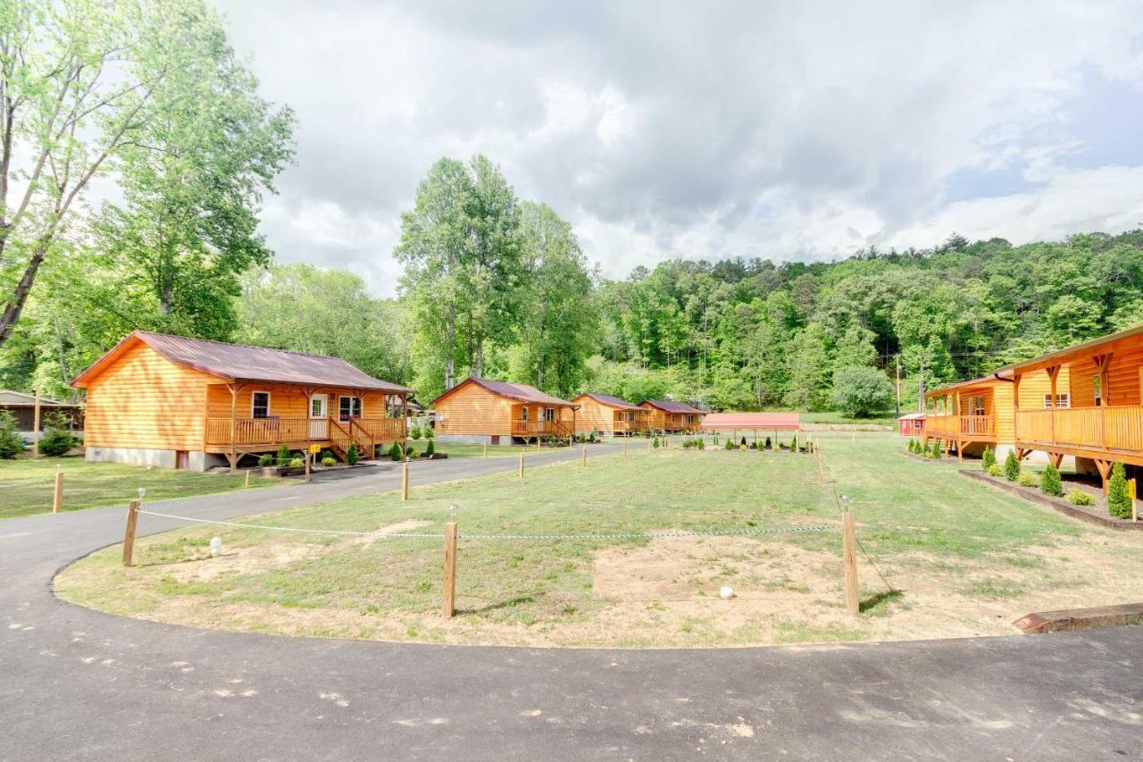 Cozy Cabin On Tuckasegee River - Near Bryson City Exterior photo